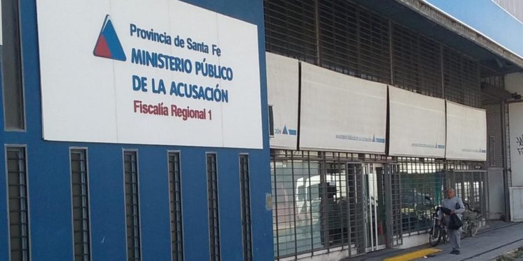 Robaron 27 celulares y más de 100 mil pesos: Investigan a un hombre