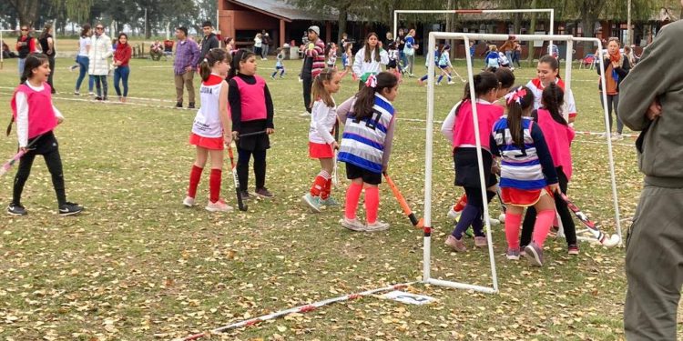 Encuentro de Hockey en el Polideportivo