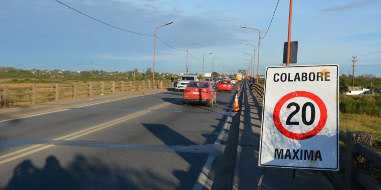 Restringen el tránsito en el Puente Carretero para realizar trabajos