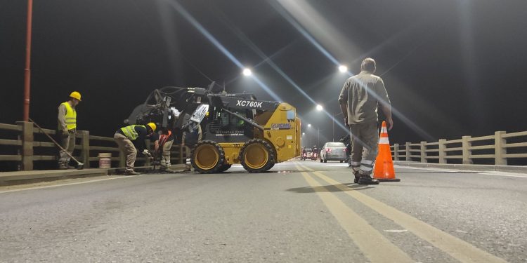 Colocarán las placas de acero en el Puente Carretero