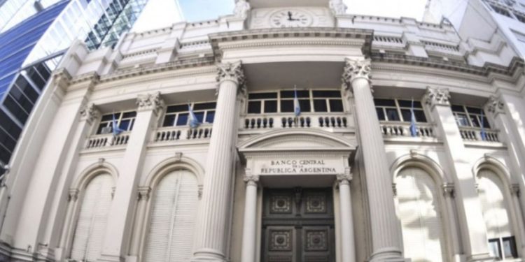 Productos que los bancos otorgan pero los clientes no pidieron: ¿Qué hacer?