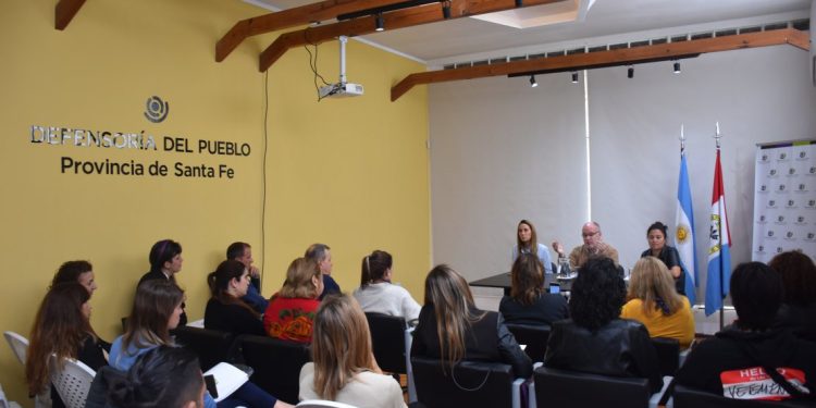 10 compromisos para proteger a las mujeres de la violencia de genero digital