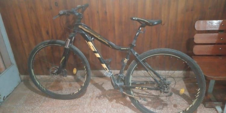 Laguna Paiva: recuperaron una bicicleta y trasladaron a un hombre