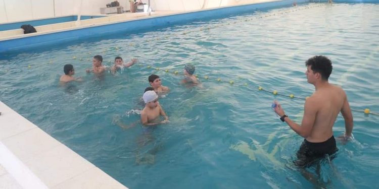 Inscriben para actividades acuáticas en el Poli