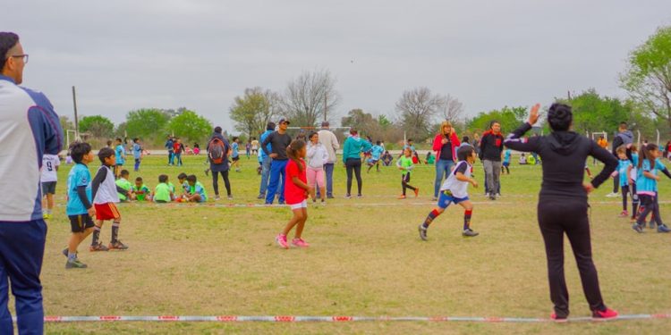 Más de 300 niños y niñas participaron de un encuentro de escuelitas municipales de Fútbol