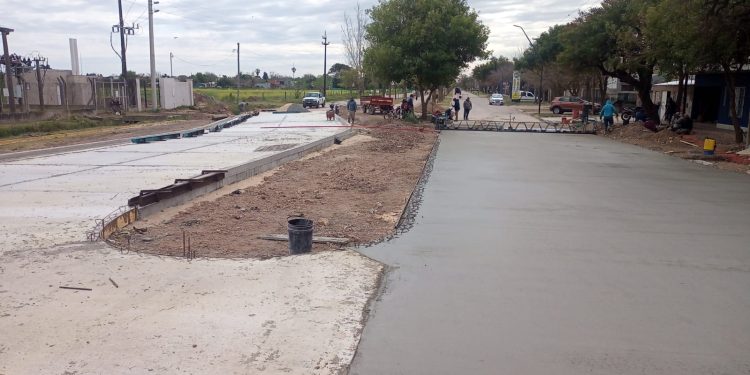 Prosigue la obra de pavimento en Avda. Ignacio Crespo