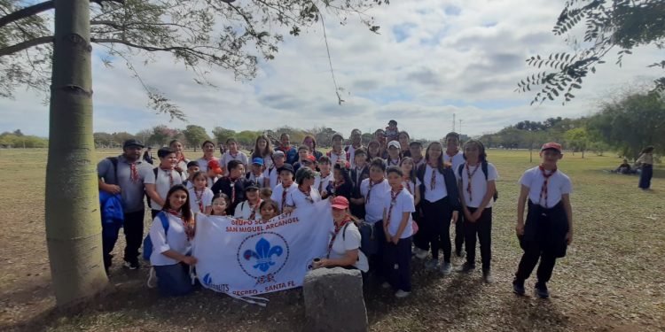 El Grupo Scout “San Miguel Arcángel” realizó la entrega de pañuelos, distintivo del movimiento