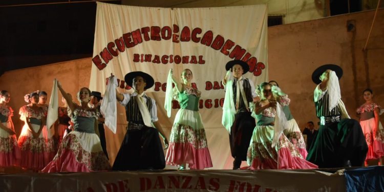 Destacada participación de grupos de danzas locales en festival internacional