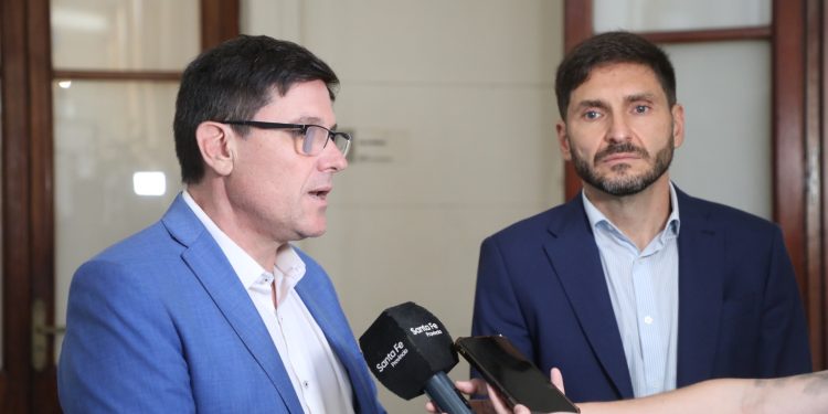 Pullaro firmó el decreto que elimina la no repitencia en el nivel secundario